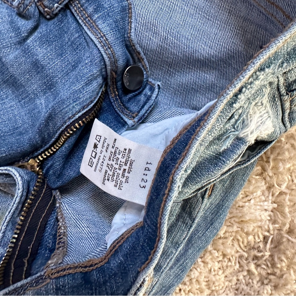Medium wash skinny jeans size 27 waist some rips - Picture 2 of 4